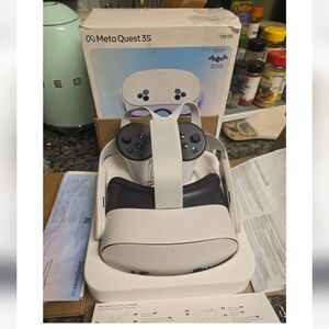 ‼️WORKS GREAT‼️Meta Quest 3S VR Headset Batman: Arkham Shadow